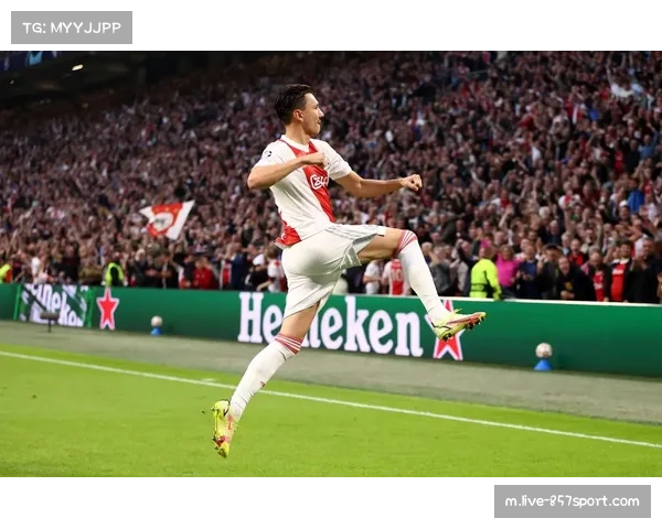 阿贾克斯2-0客胜赫拉克勒斯，韦霍斯特与博古伊斯分别建功