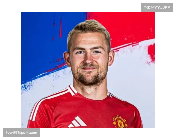 德里赫特背部伤势未愈 曼联中卫轮换深度严重不足