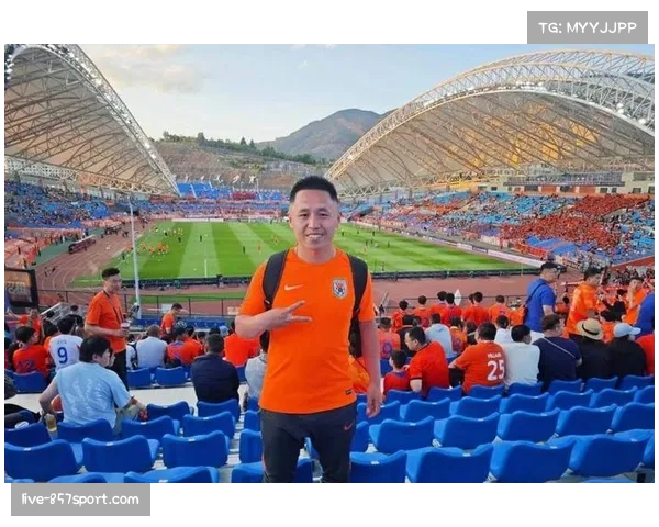 谢文能蹬踏犯规染红离场 泰山球员不冷静行为代价沉重